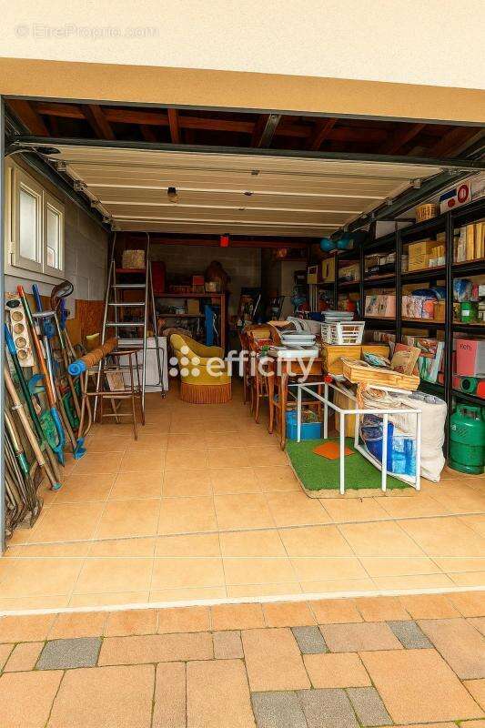 Maison à LENCLOITRE