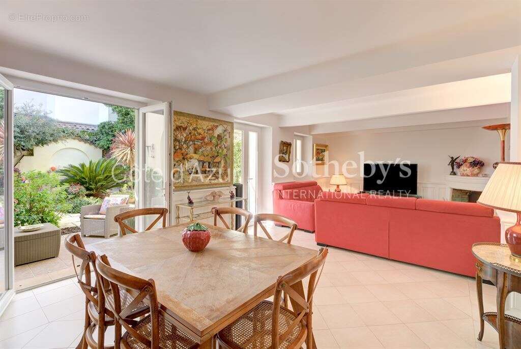 Maison de charme à vendre à Cannes Palm Beach – Patio, vue mer et adresse d’exception - photo 3