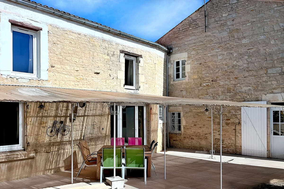 Maison à SAINT-MEDARD-D'AUNIS