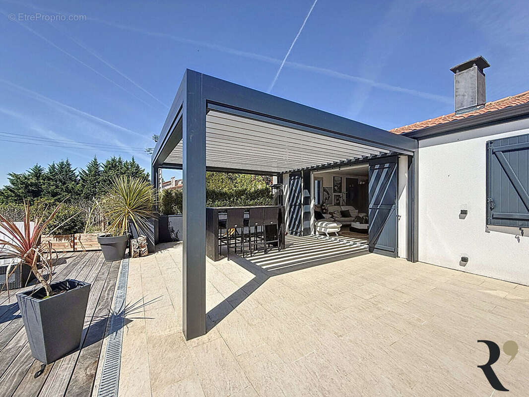 Maison à SAINT-PIERRE-DE-LAGES