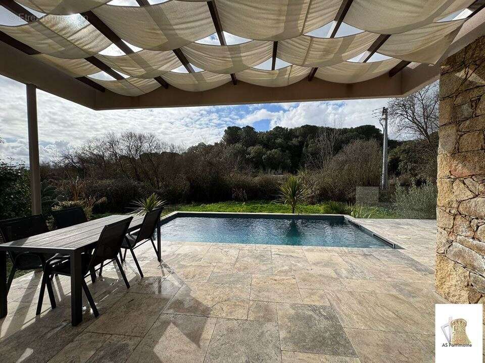 Maison 135 m² à Afa  - photo 4