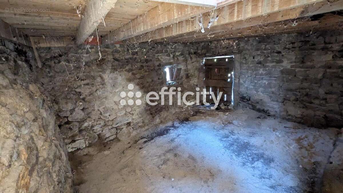 Maison à SAINT-REMY-SUR-DUROLLE