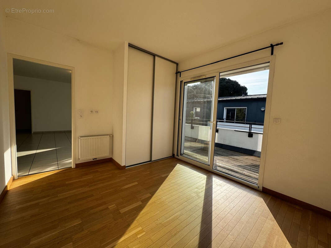 Mérignac - Proche Centre Ville - Très joli T3 avec Parking et Balcon - photo 5