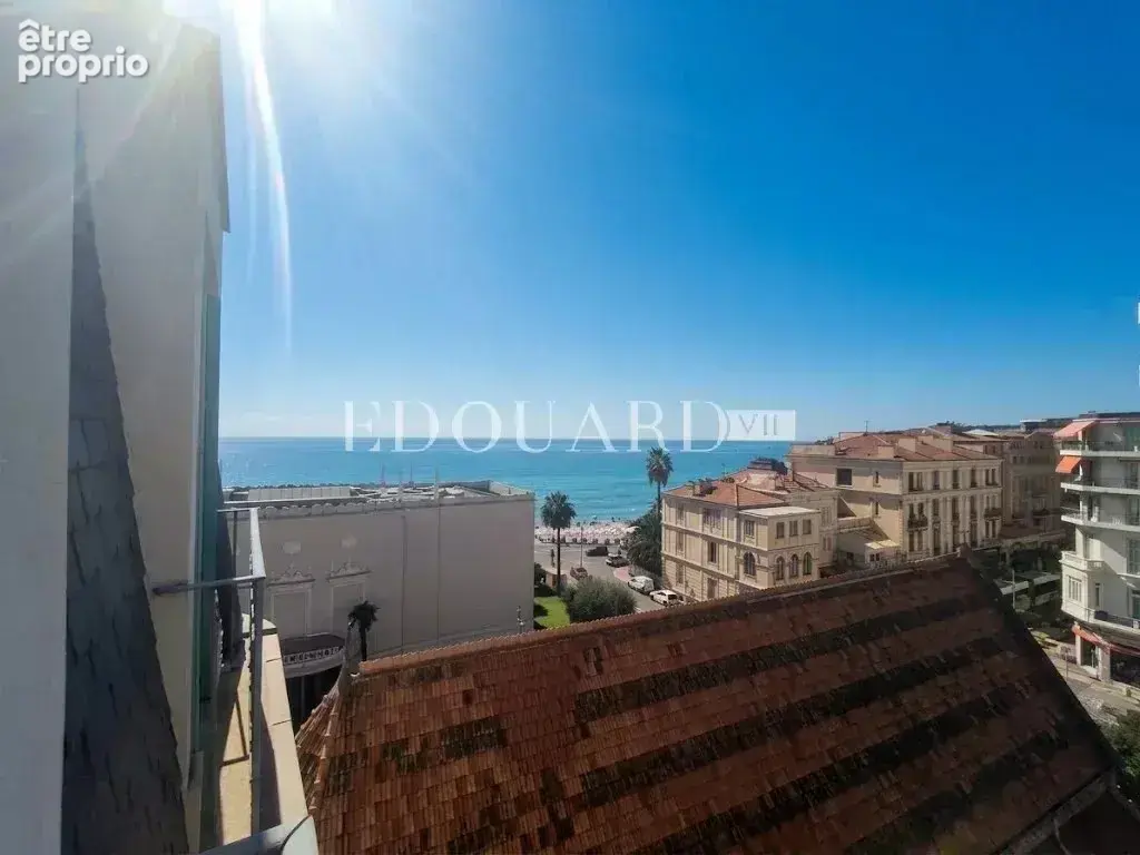 Face à la mer et au Casino Barrière de Menton, deux pièces d'exception en dernier étage avec vue féerique - photo 6