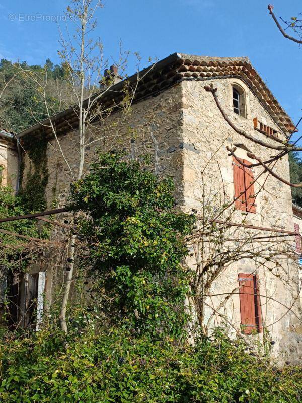 Maison à LES OLLIERES-SUR-EYRIEUX