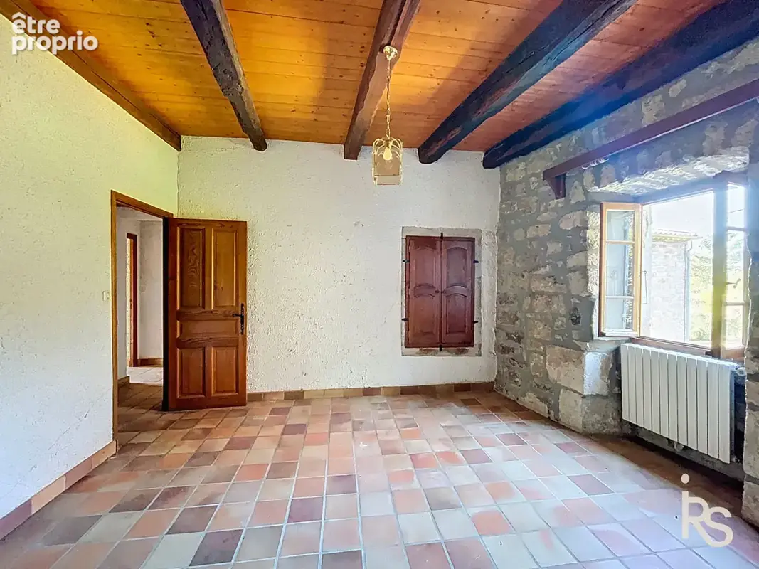 Un ensemble de deux maisons en pierre A RENOVER de 221 m2, 8,78 ha de terrain dont 3440 m2 proche. - photo 10