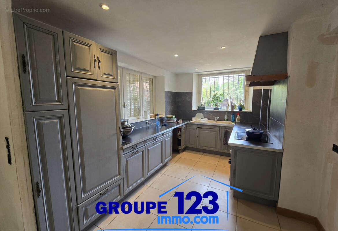 VILLEFARGEAU (89) - Maison de caractère de 102,5 m2, 3 chambres, avec sous-sol total, dépendances et terrain c - photo 3