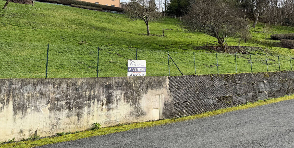 Terrain à DECAZEVILLE