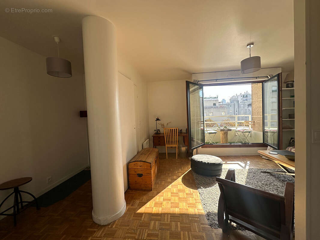 Appartement à PARIS-18E