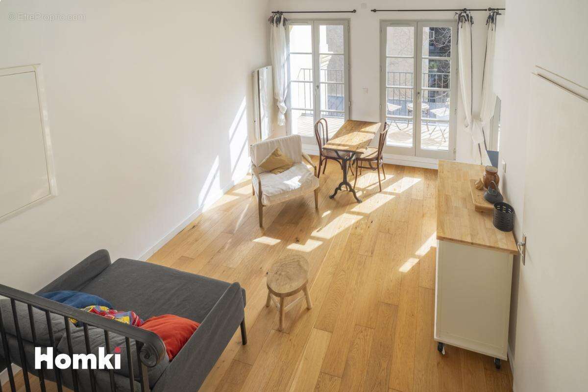Appartement à MARSEILLE-1E