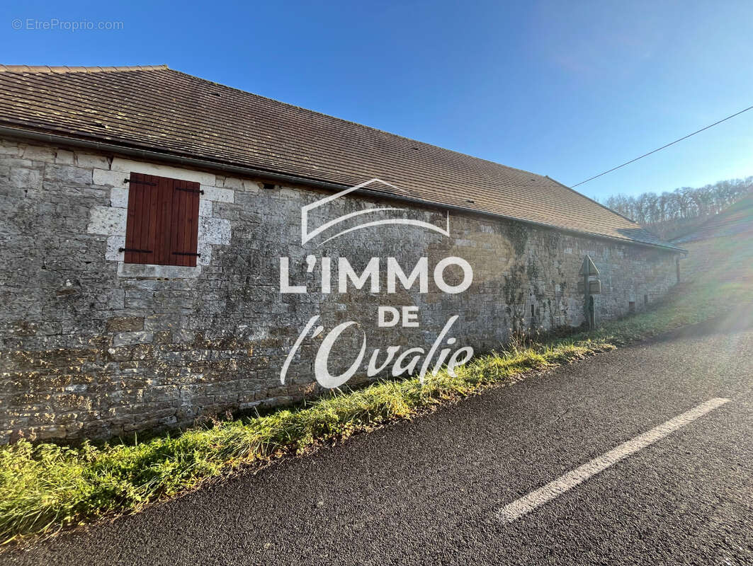 Maison à LES QUATRE-ROUTES-DU-LOT