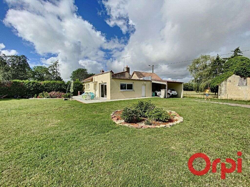 Maison à CHALIVOY-MILON