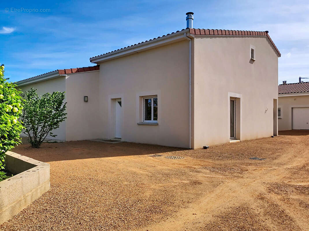 Maison à VIC-LE-COMTE
