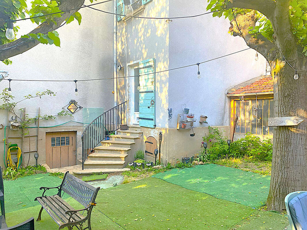 Appartement à NEUVILLE-SUR-SAONE