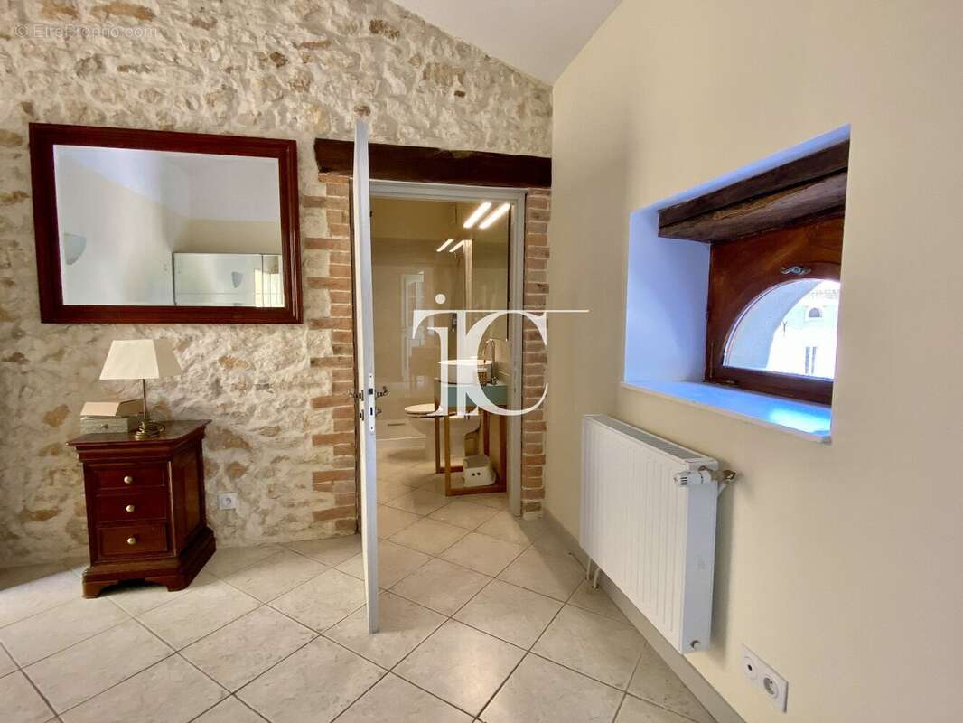 Barjac, 2 mas en pierre renoves sur 204m2, cour interieure, garage, sur 4700m2 + verger 2000m2 - photo 40