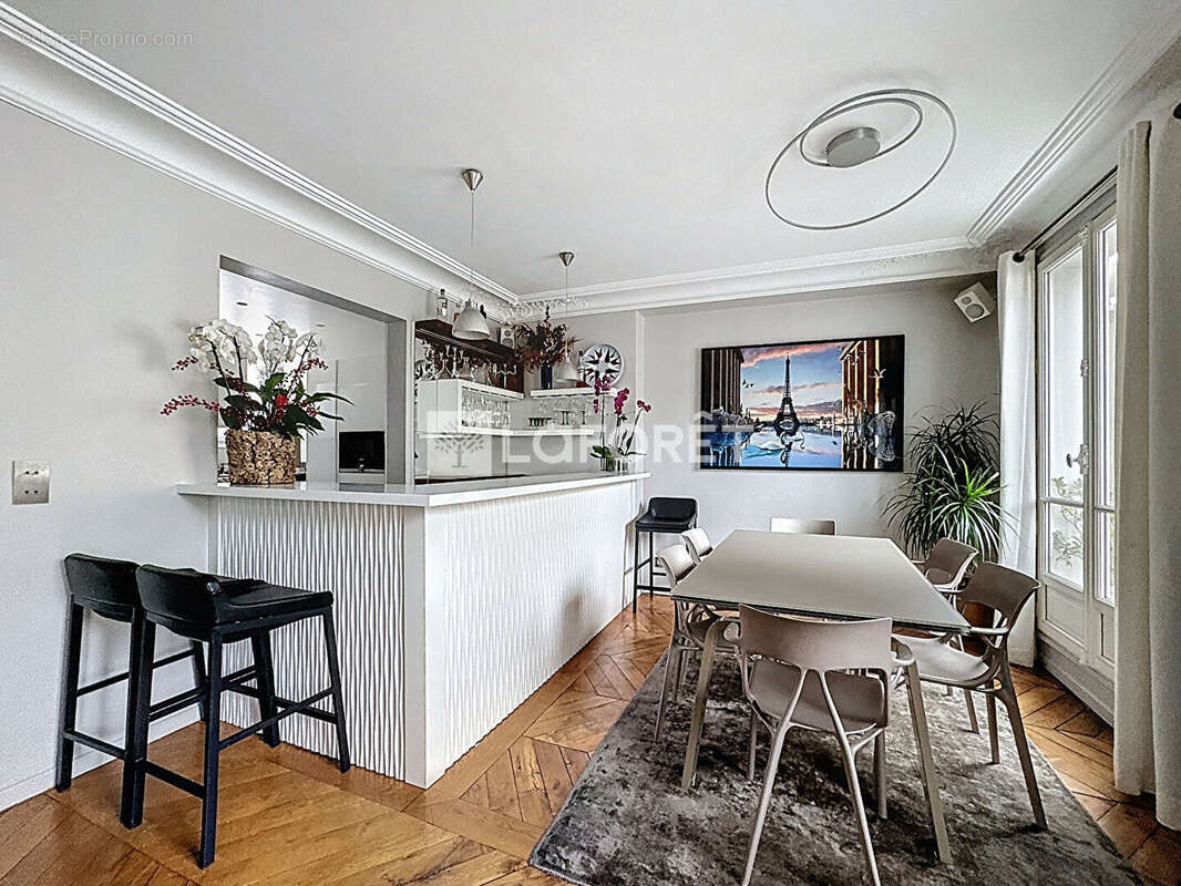 Appartement à PARIS-17E