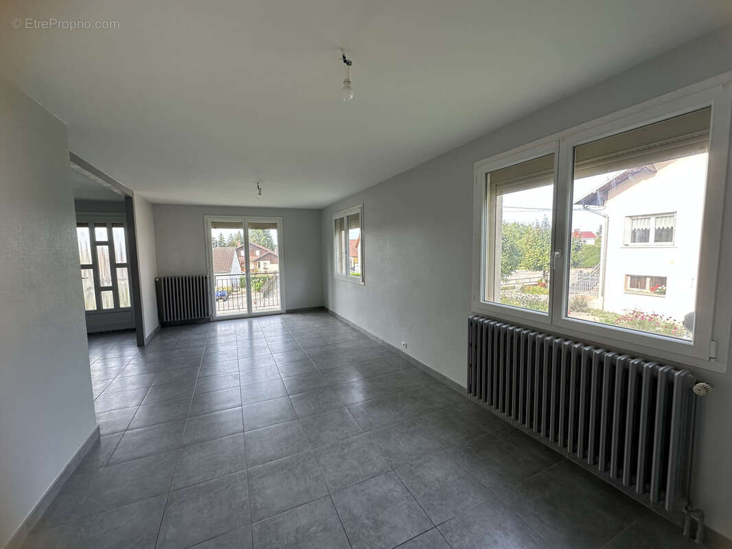 Maison à VERCEL-VILLEDIEU-LE-CAMP