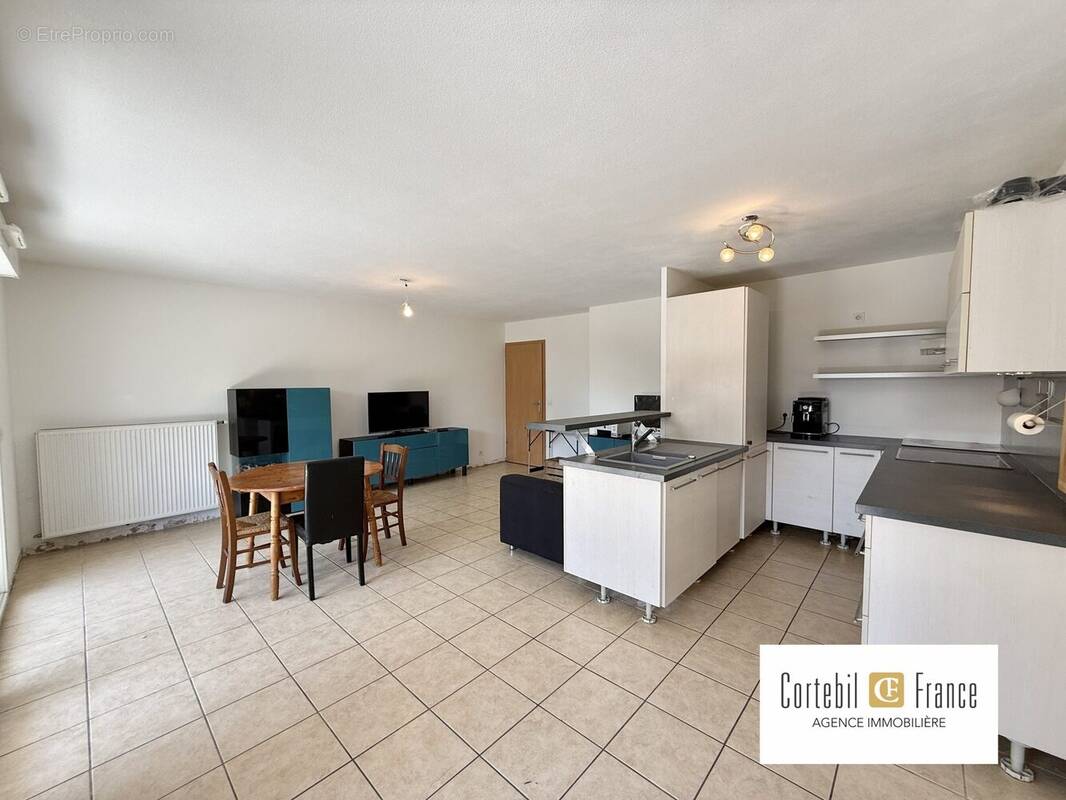 Appartement à CRUSEILLES