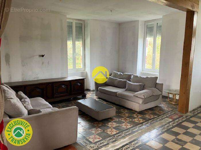 Maison à LES AIX-D&#039;ANGILLON