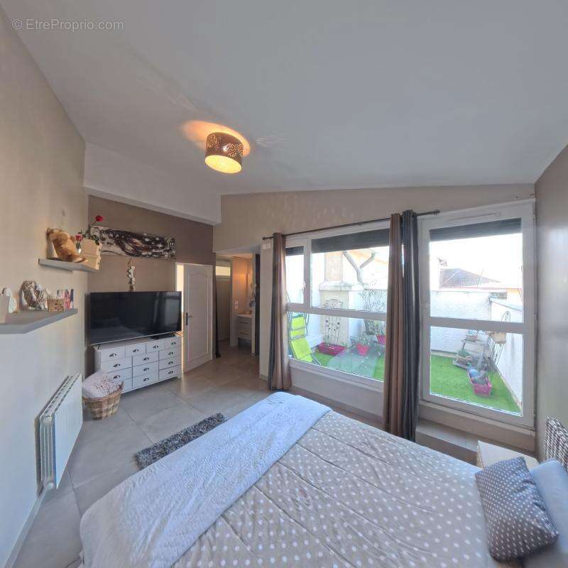 Appartement à PONT-DE-CHERUY