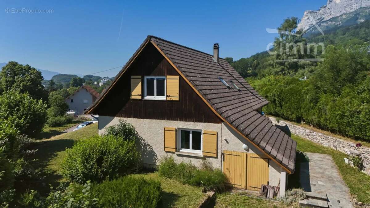 Maison à LA TERRASSE