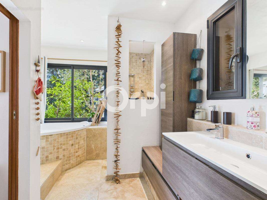 Maison à MONTAUROUX