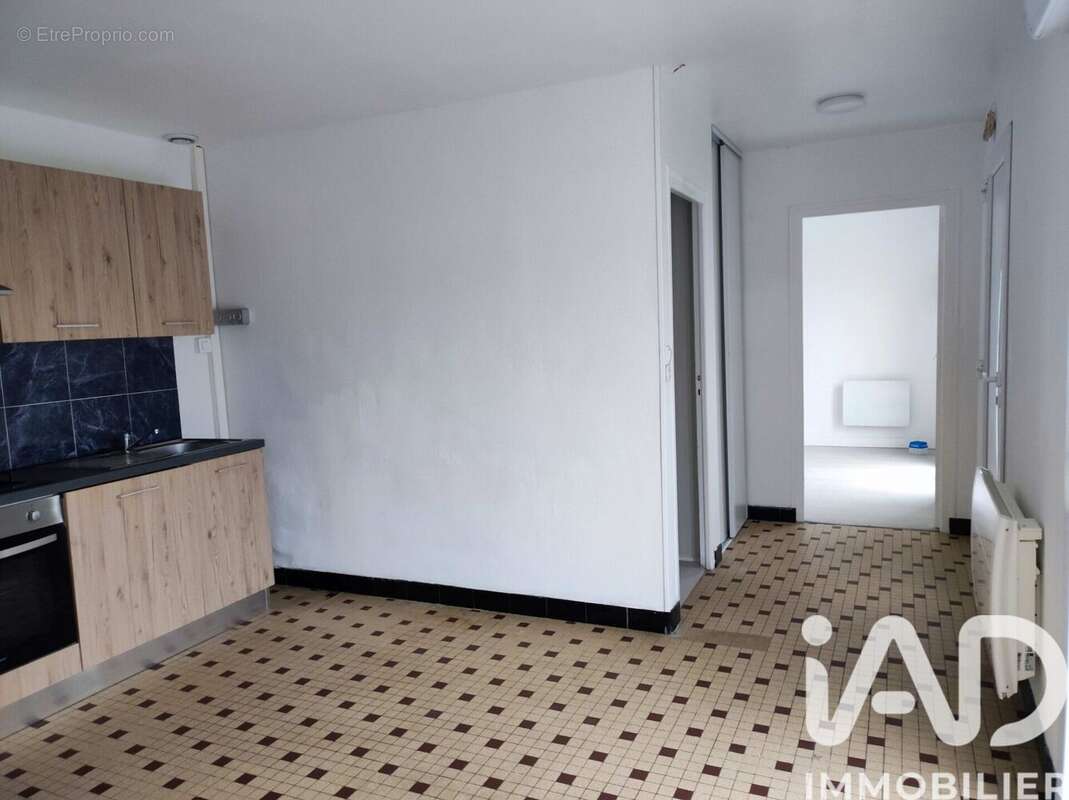 Maison 40 m² à Angliers  - photo 8