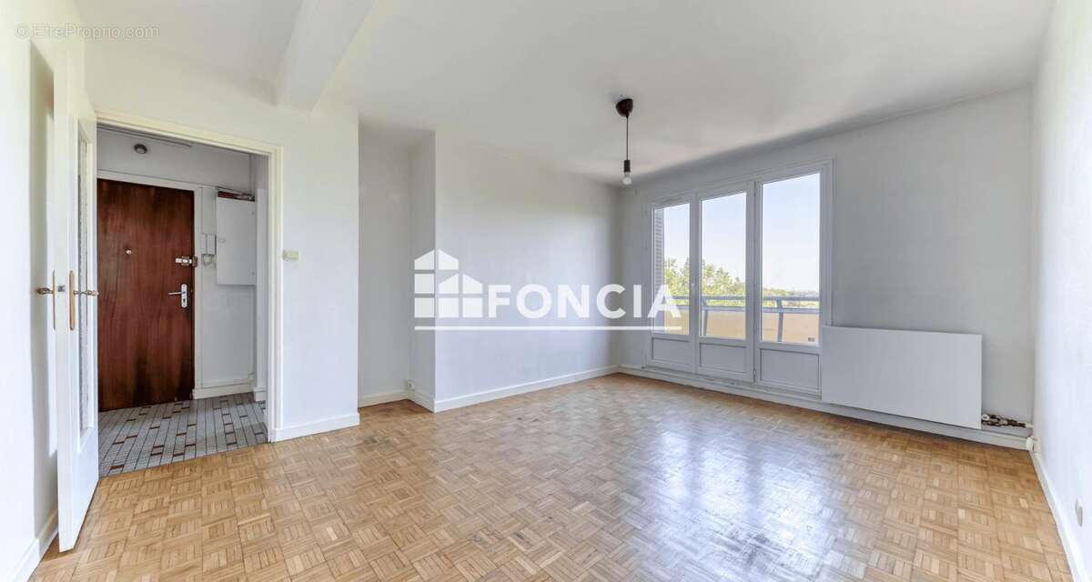 T4 61 m2 avec cave et parking secteur Parilly - photo 2
