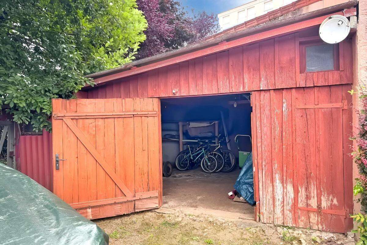 Maison à COURS-LA-VILLE