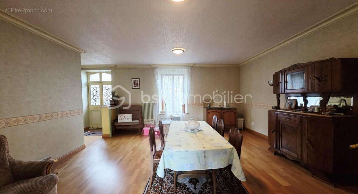 Maison à SAINT-GERMAIN-EN-COGLES