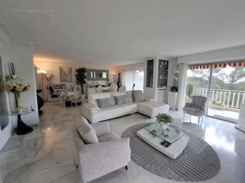 Appartement à LE CANNET