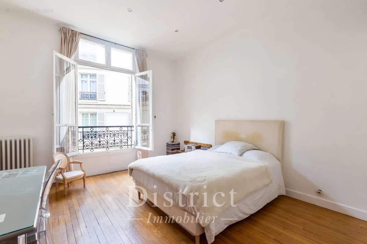 Appartement à PARIS-8E