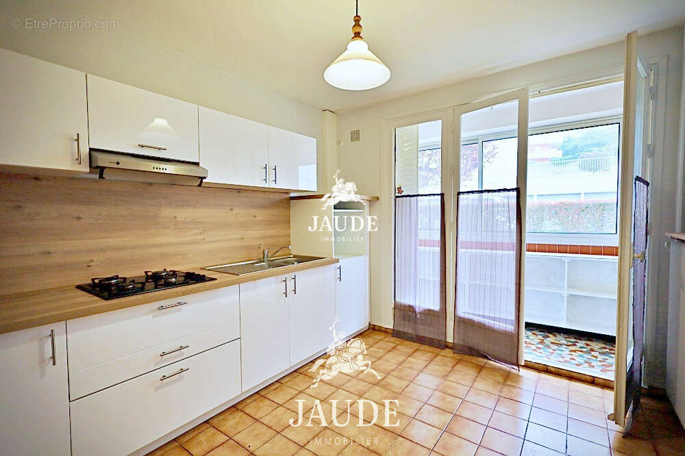 Appartement T4 de 87 m2 avec balcon, cave et garage   Clermont-Ferrand - photo 5