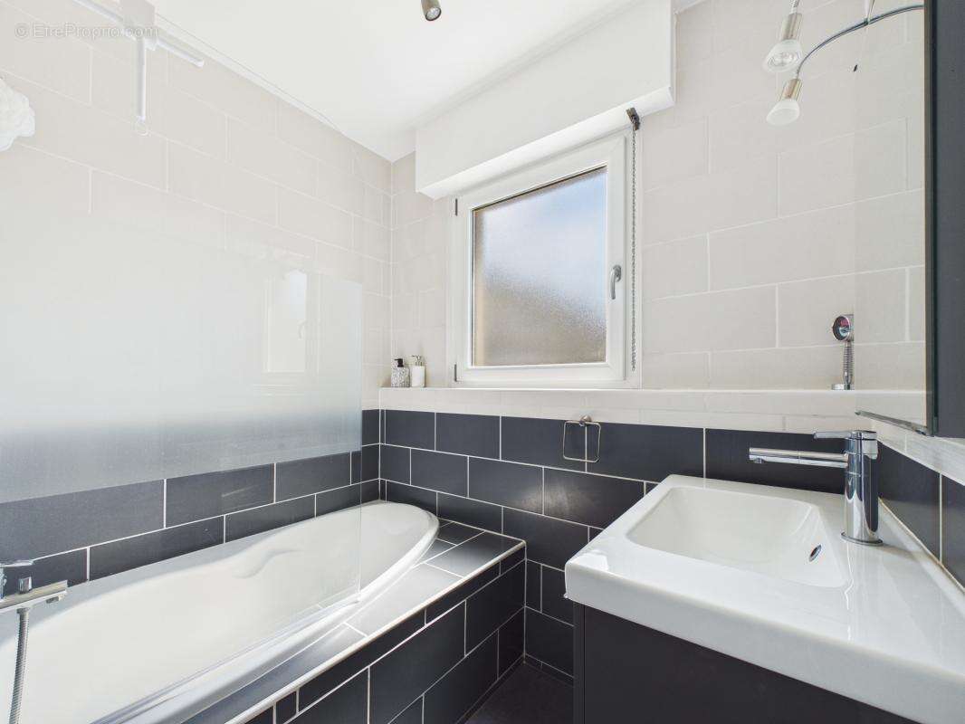Rue de Bale - 4 pièces - 73m²- Coeur du Neudorf - Cave - Terrasse - photo 6
