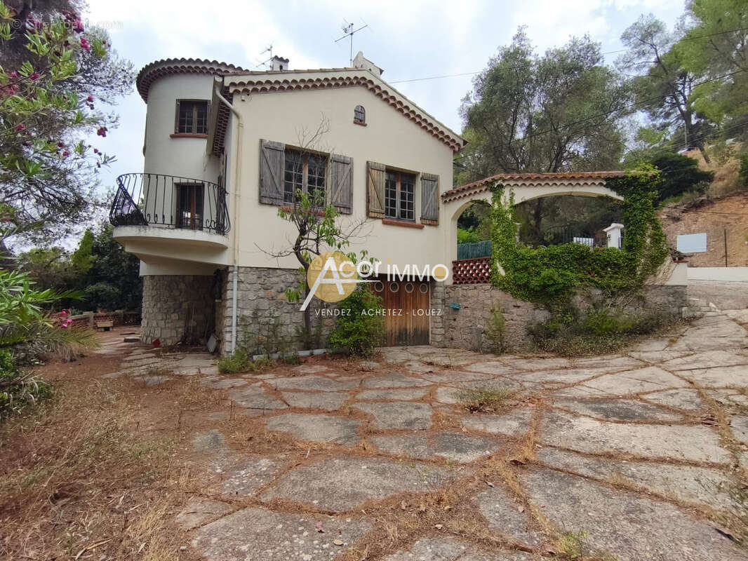 Villa t3 + t2 + garage - photo 2