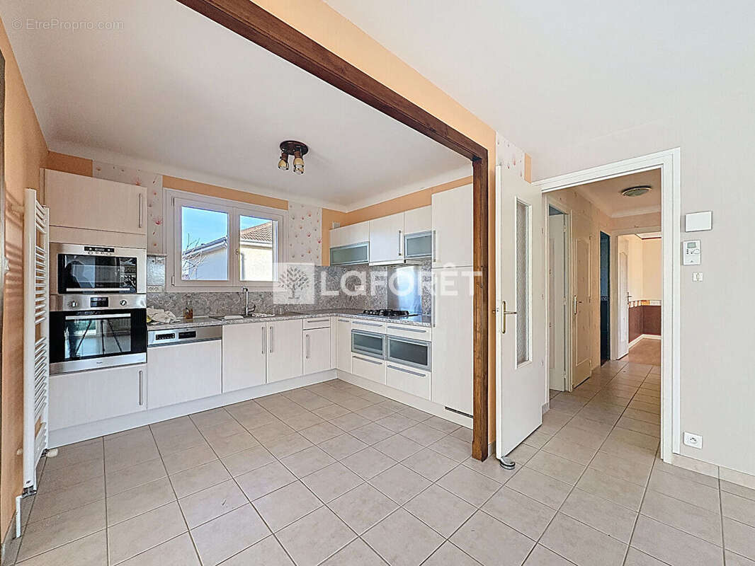 Maison à SAINT-DENIS-LES-BOURG