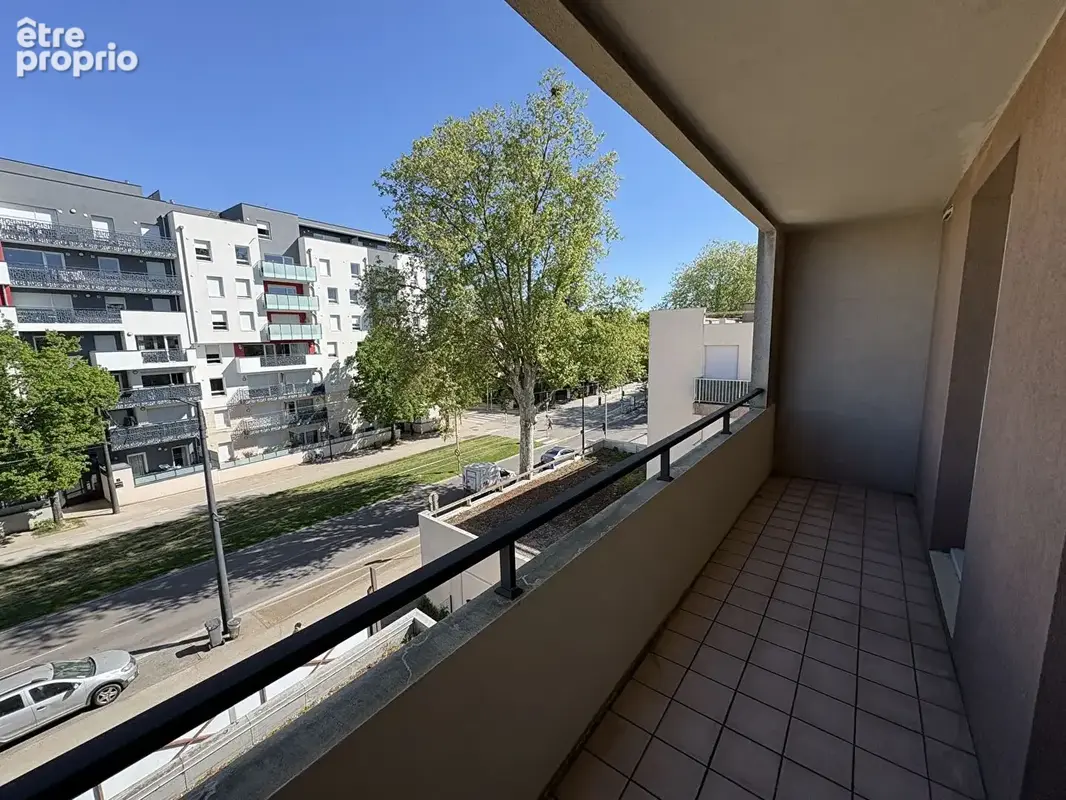 T3 traversant avec double balcon - Dijon - photo 6