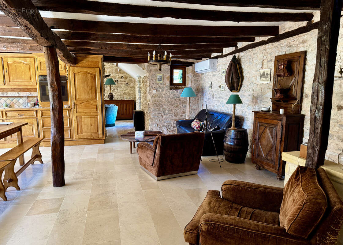 Maison à REILHAGUET