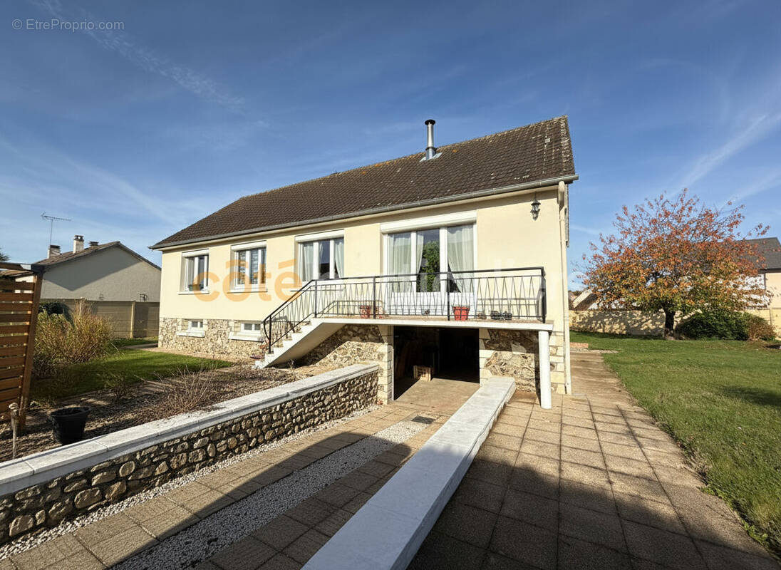 Maison à SAINT-SEBASTIEN-DE-MORSENT