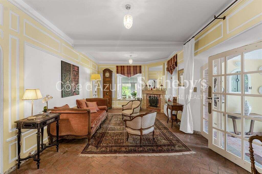 Villa florentine de plain-pied avec maison d’invités et piscine à Grasse Saint-François - photo 9