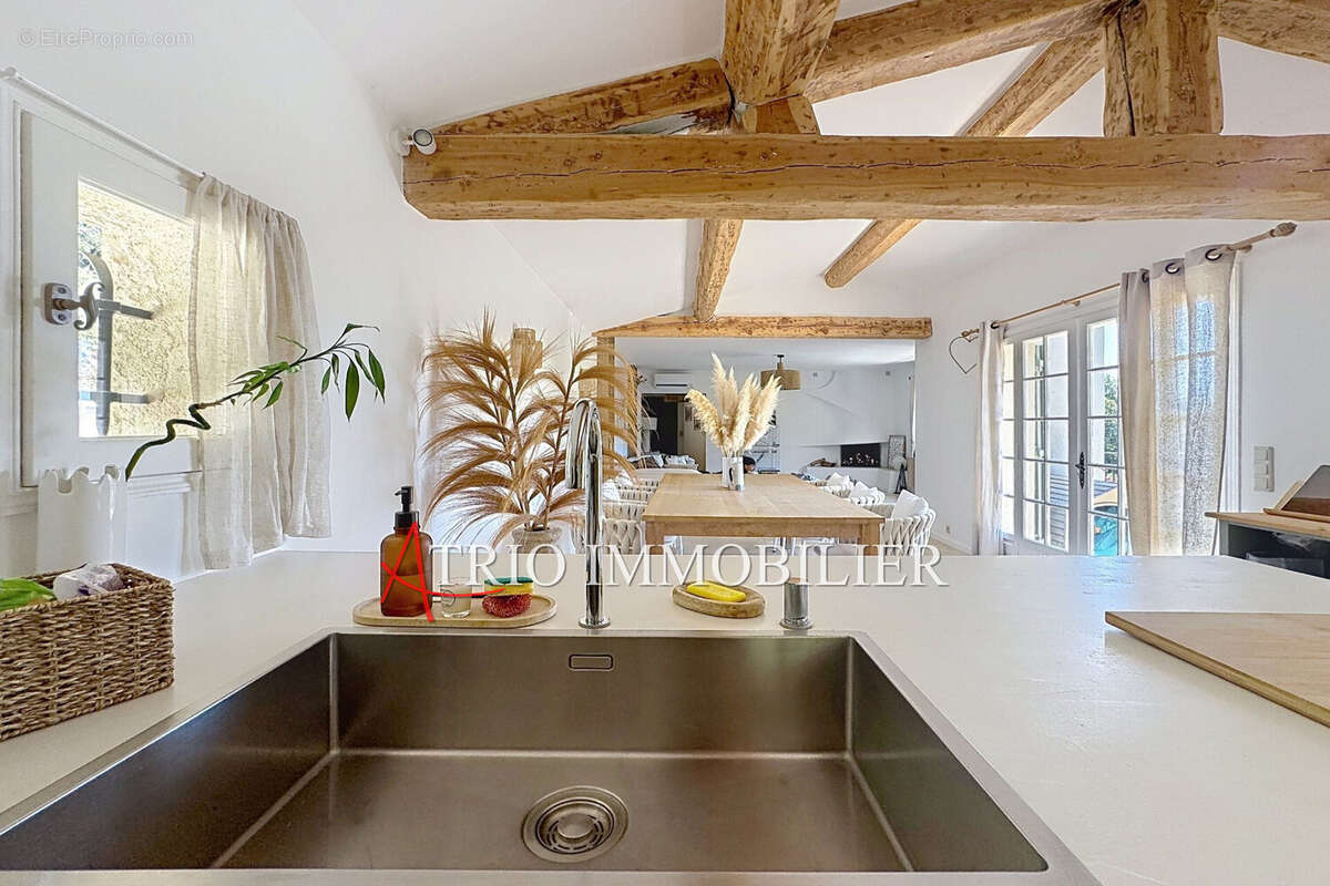 Maison 280 m² à Tourrettes-Sur-Loup  - photo 7