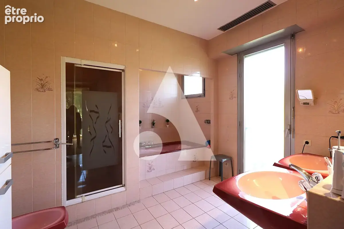 Maison d'architecte avec piscine 9 pièces 232.74 m² - photo 9