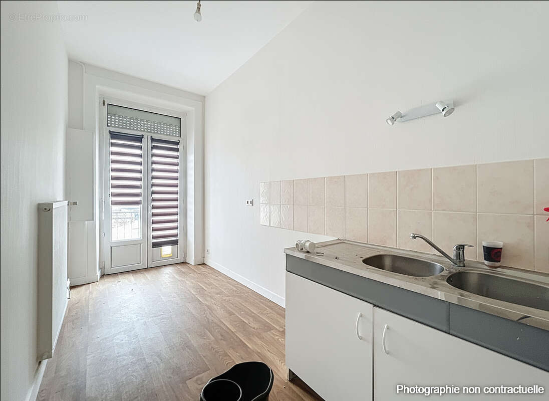 Commerce à FOUGERES