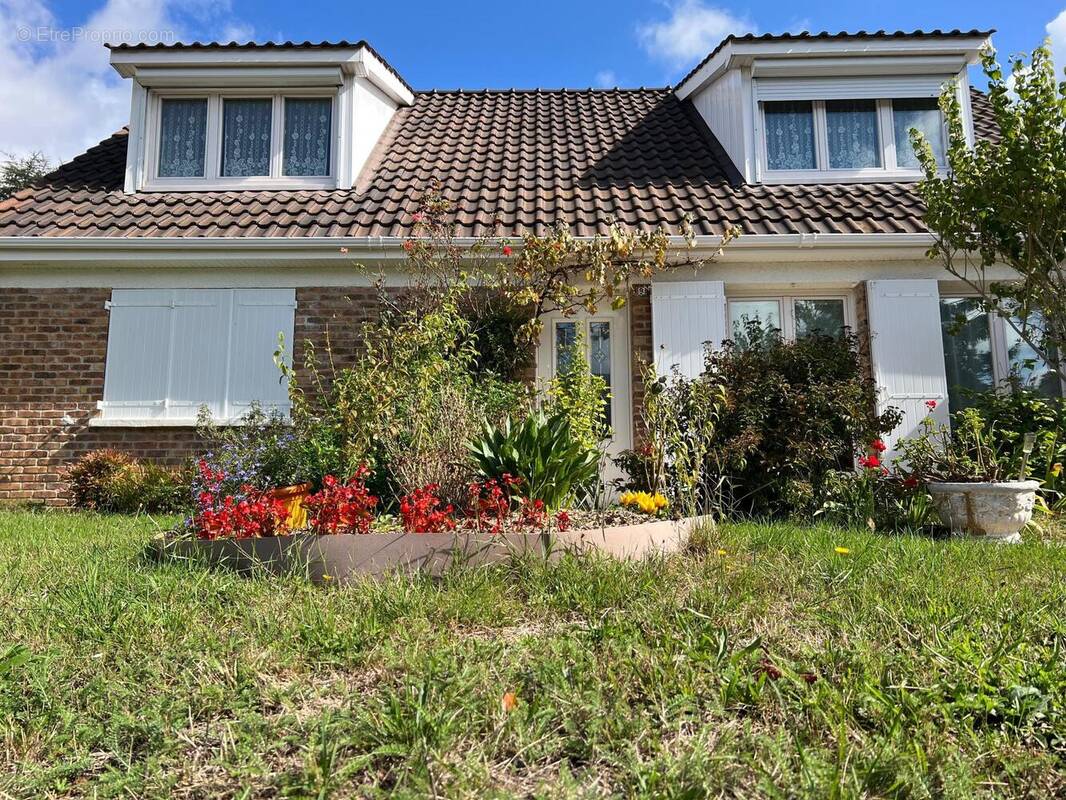 Photo 1 - Maison à LE MESNIL-SAINT-DENIS