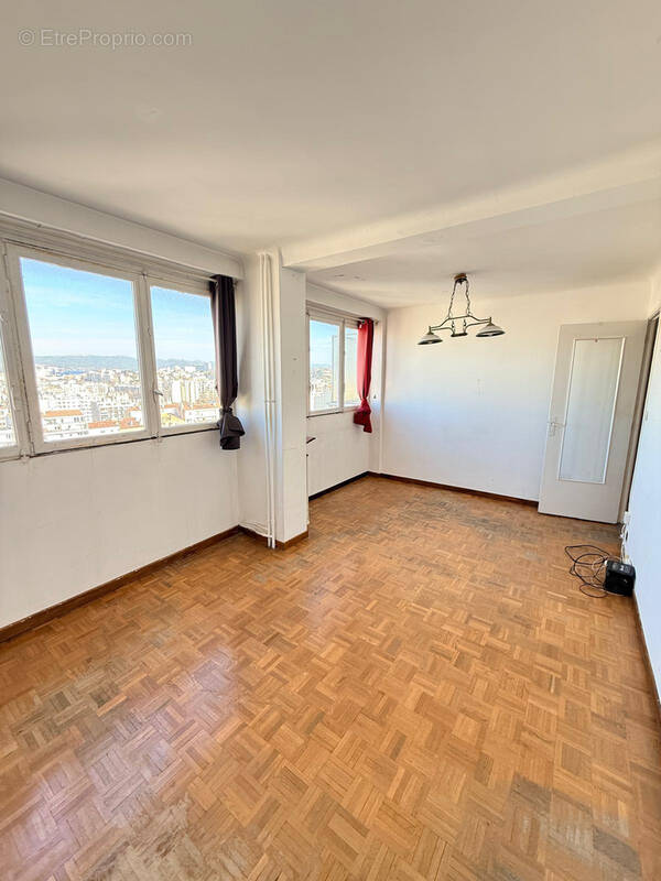 Appartement à MARSEILLE-5E