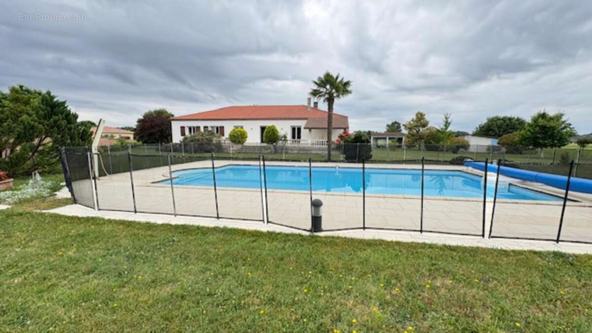 Maison 430 m² à Albi  - photo 2