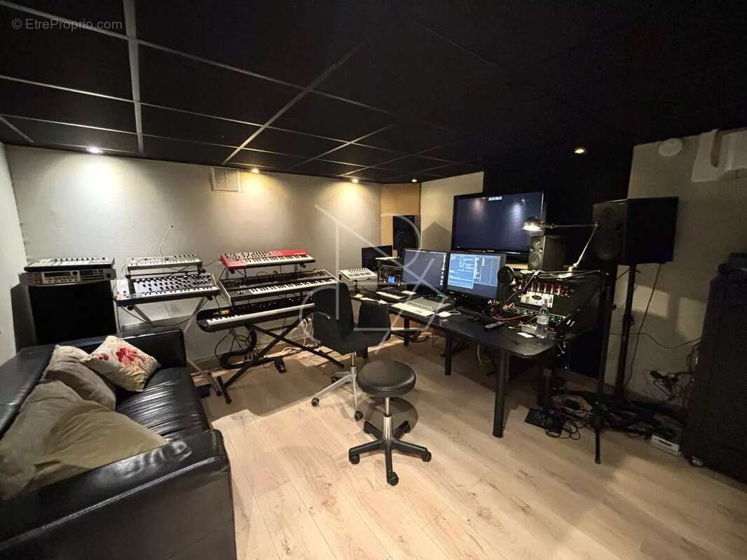 Commerce à PARIS-17E