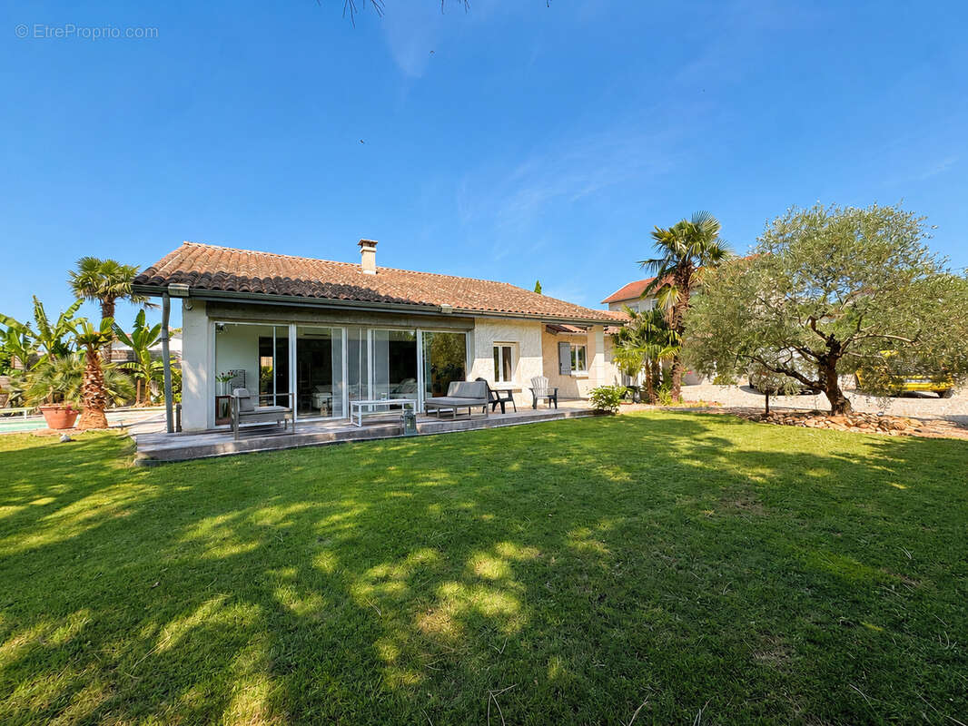 Villa plain pied 160m2 - Piscine - Terrain arboré de 1045m2 - photo 2