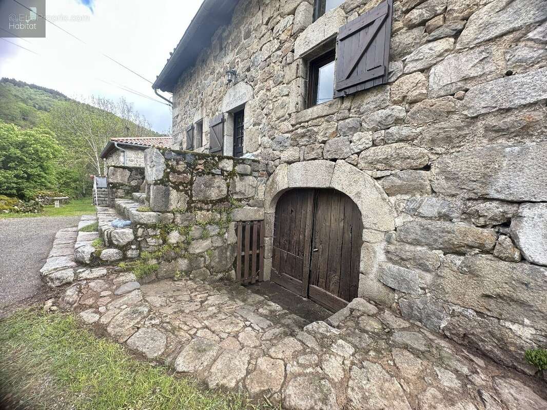 Maison à MEZILHAC
