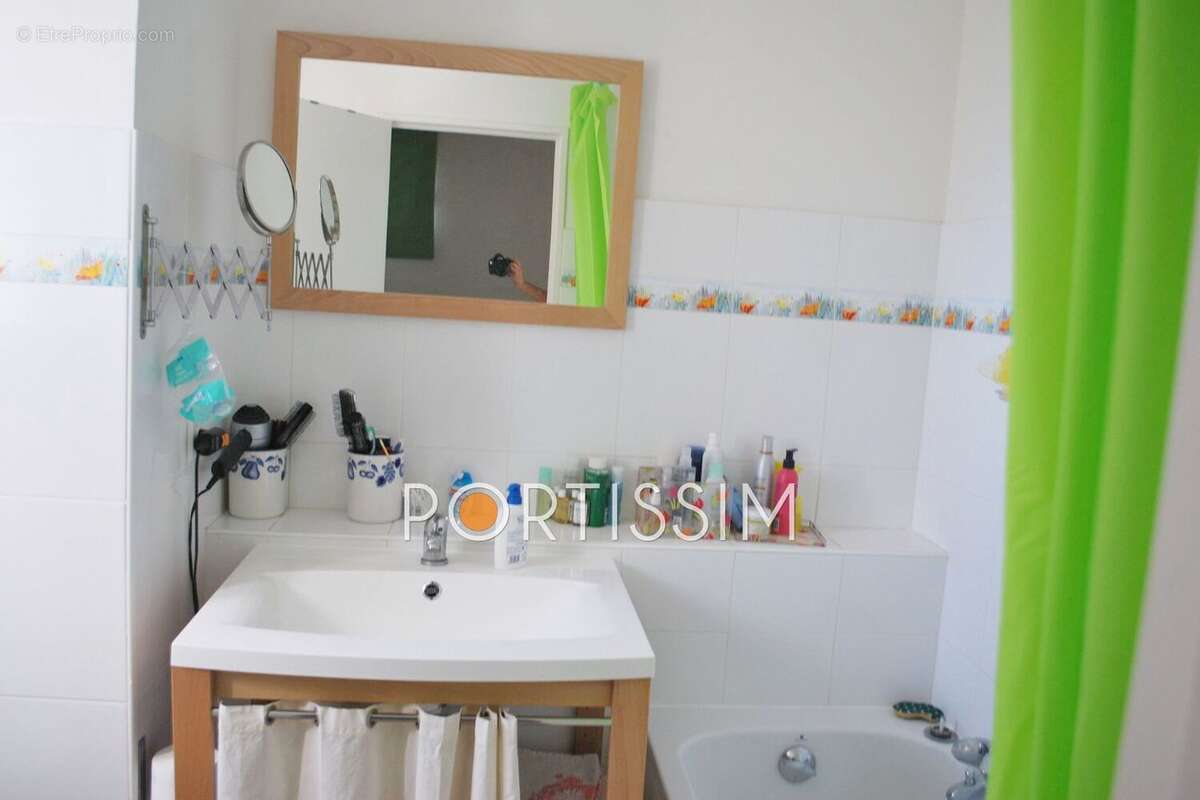 Appartement à SAINT-LAURENT-DU-VAR